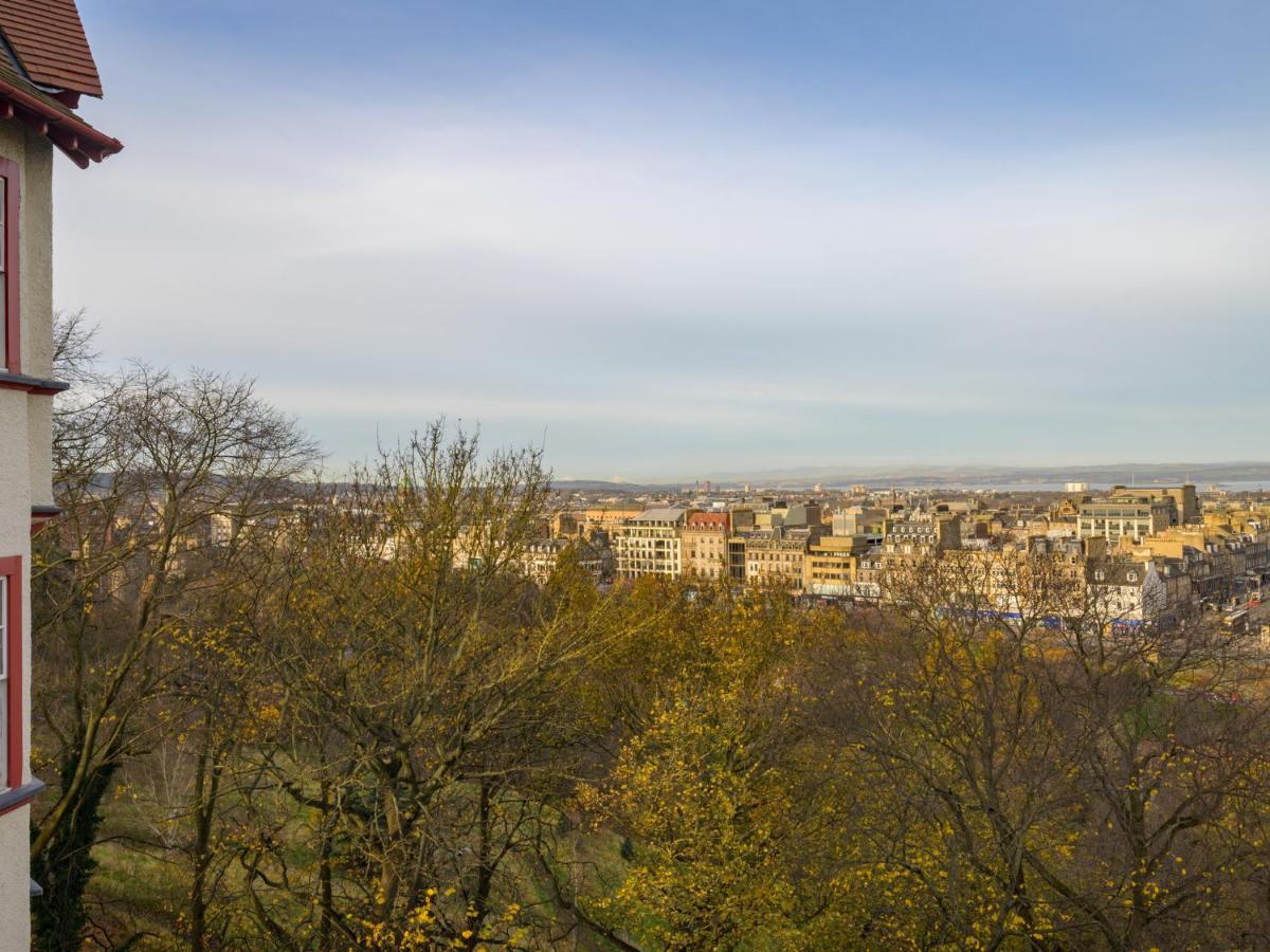 Appartement Pass The Keys Historic Ramsay Garden With Balcony Views EDI