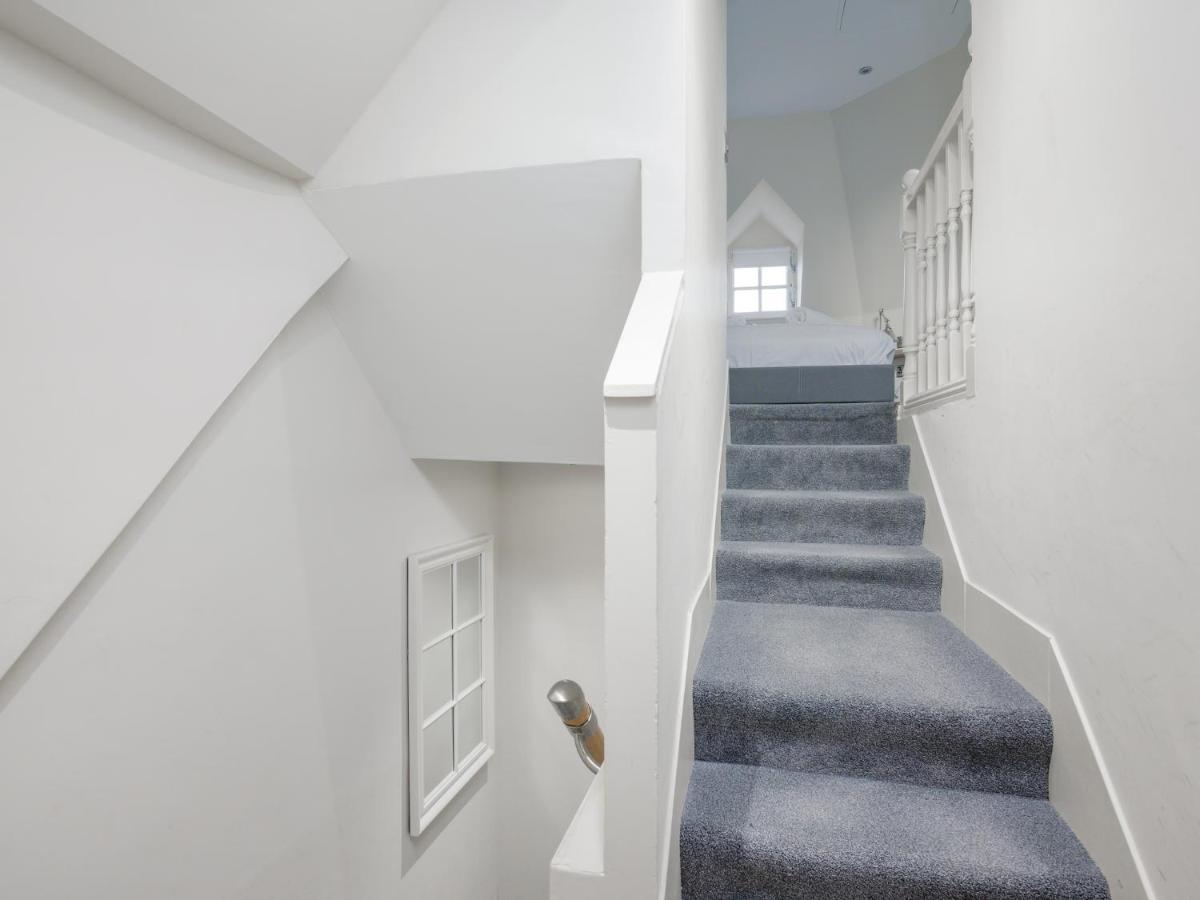 Appartement Pass The Keys Historic Ramsay Garden With Balcony Views